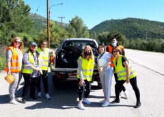 Συνεχίζονται οι δράσεις καθαρισμού από την Π.Ε. Καστοριάς. Καθαρισμός στον Επαρχιακό δρόμο Καστοριάς – Βιτσίου ΕΟ 22, περιοχή πρώην ΚΤΕΟ