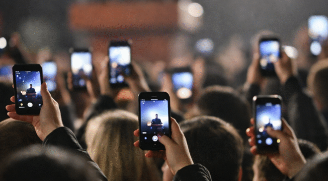 Πολιτική χωρίς αξίες: από τη δημοκρατία στη χειραγώγηση