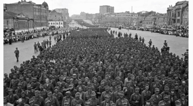 «Επιχείρηση “Μεγάλο Βαλς”: Η σιωπηλή παρέλαση των ηττημένων της Ευρώπης»